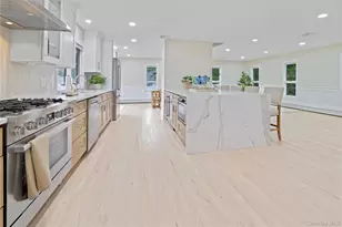 13 Bittersweet Ave S, Hampton Bays, NY 11946 - Photo 4