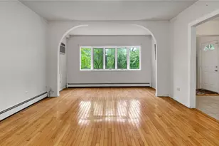 117 Glenwood Rd, Glenwood Landing, NY 11547 - Photo 4