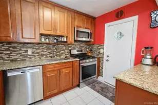 3000 Radcliff Ave, Bronx, NY 10469 - Photo 16