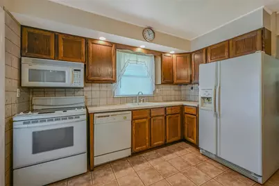 532 Alwick Avenue, West Islip, NY 11795 - Photo 4