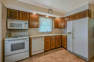 532 Alwick Ave, West Islip, NY 11795 - Photo 4