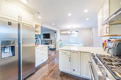 43 Jayson Avenue, Great Neck, NY 11021 - Photo 10