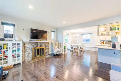 43 Jayson Avenue, Great Neck, NY 11021 - Photo 18