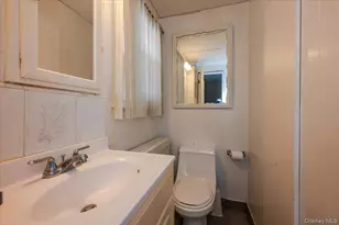 715 Iris St, Franklin Square, NY 11010 - Photo 12