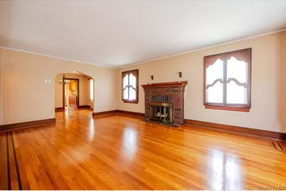 715 Iris Street, Franklin Square, NY 11010 - Photo 4