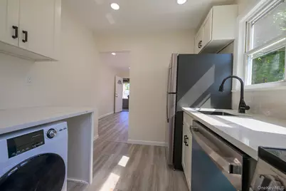 130 N Huron Street, Ronkonkoma, NY 11779 - Photo 6