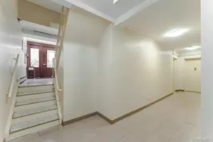 61 Maine Ave, Rockville Centre, NY 11570 - Photo 18