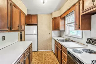 42 Summit St, Plainview, NY 11803 - Photo 10