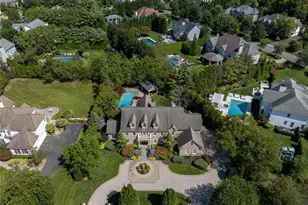 23 Legends Cir, Melville, NY 11747 - Photo 2