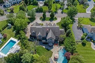 23 Legends Cir, Melville, NY 11747 - Photo 6