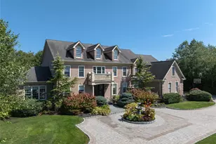 23 Legends Cir, Melville, NY 11747 - Photo 4