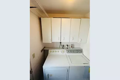 31 Woodward Street, Roslyn Heights, NY 11577 - Photo 14