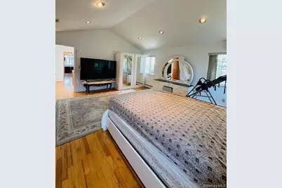 31 Woodward Street, Roslyn Heights, NY 11577 - Photo 18