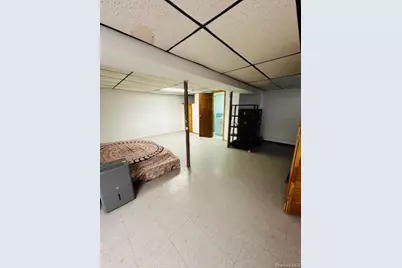 31 Woodward Street, Roslyn Heights, NY 11577 - Photo 28