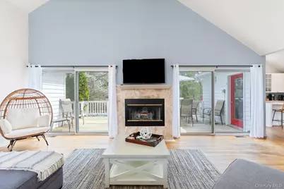 12 Douglas Court, Hampton Bays, NY 11946 - Photo 8