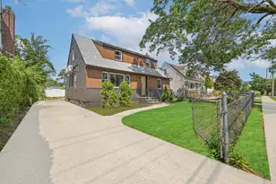 747 New St, Uniondale, NY 11553 - Photo 2