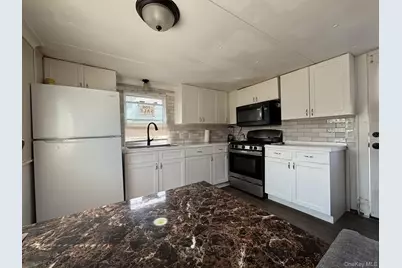 150 Main Street #57, Islip, NY 11751 - Photo 2