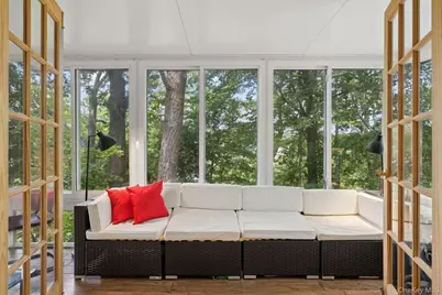 8 Towle Place, Glen Cove, NY 11542 - Photo 16