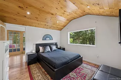 8 Towle Place, Glen Cove, NY 11542 - Photo 12