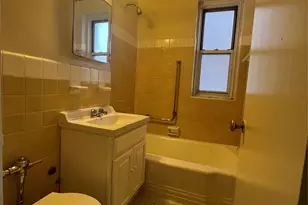 325 E 201st St, Bronx, NY 10458 - Photo 12