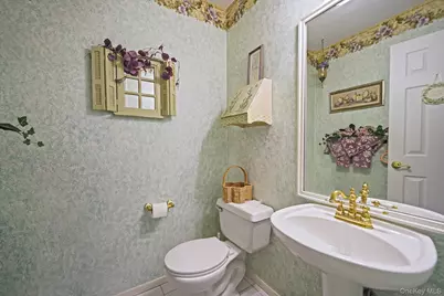 158 Gothic Circle, Manorville, NY 11949 - Photo 16