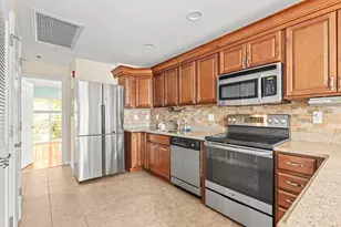 1002 Willow Ln, Valley Stream, NY 11580 - Photo 10