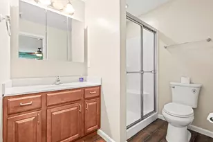 1002 Willow Ln, Valley Stream, NY 11580 - Photo 16