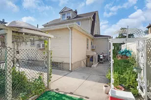 222-26 93rd Ave, Queens Village, NY 11428 - Photo 4