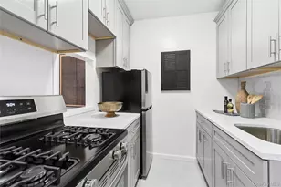 330 E 70th St, New York, NY 10021 - Photo 4