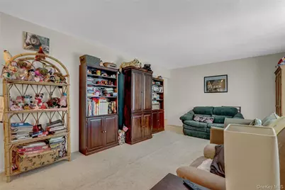 205 Edmunton Drive #H17, North Babylon, NY 11703 - Photo 8