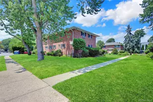 205 Edmunton Dr, North Babylon, NY 11703 - Photo 4