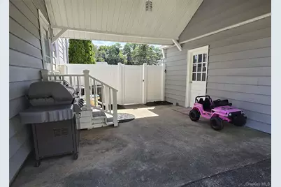 945 Benedict Street, Bohemia, NY 11716 - Photo 28