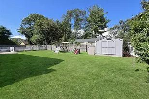 945 Benedict St, Bohemia, NY 11716 - Photo 24