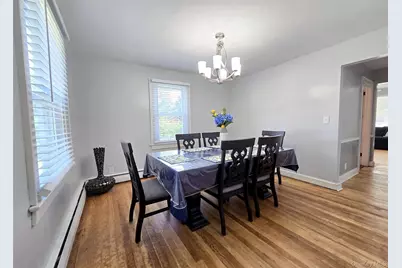 945 Benedict Street, Bohemia, NY 11716 - Photo 8