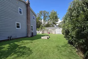 945 Benedict St, Bohemia, NY 11716 - Photo 26