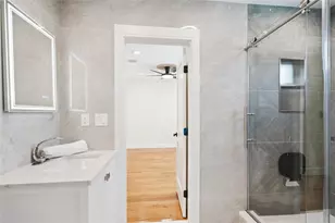 10 Locust St, Hicksville, NY 11801 - Photo 20