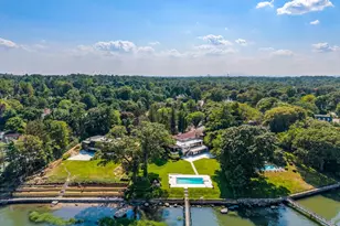 512 E Shore Rd, Great Neck, NY 11024 - Photo 4