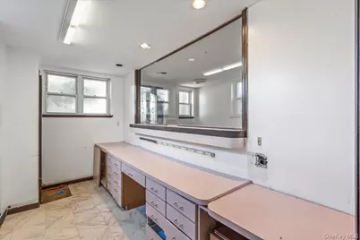 8702 188th Street, Jamaica, NY 11423 - Photo 18