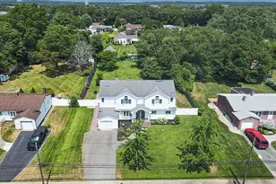 39 Aron Dr, Bohemia, NY 11716 - Photo 24