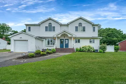 39 Aron Drive, Bohemia, NY 11716 - Photo 2