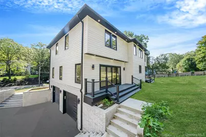 628 Meadow Road, Smithtown, NY 11754 - Photo 38