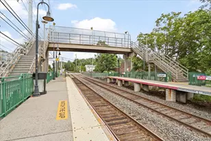 77 Edwards St, Roslyn Heights, NY 11577 - Photo 24