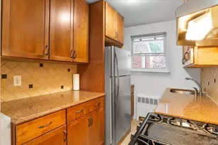 77 Edwards St, Roslyn Heights, NY 11577 - Photo 10