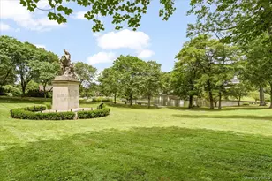 77 Edwards St, Roslyn Heights, NY 11577 - Photo 26