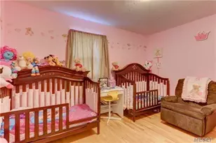 10 Woodbury Ct, Hicksville, NY 11801 - Photo 8