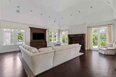 9 Hicks Lane, Sands Point, NY 11050 - Photo 20