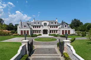 9 Hicks Ln, Sands Point, NY 11050 - Photo 2