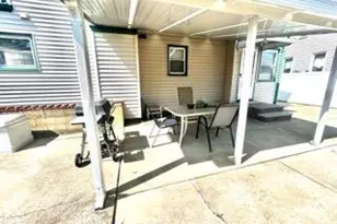 44 Jefferson Ave, Lynbrook, NY 11563 - Photo 4