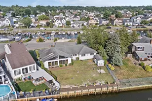 2436 Hempstead Ln, Wantagh, NY 11793 - Photo 44