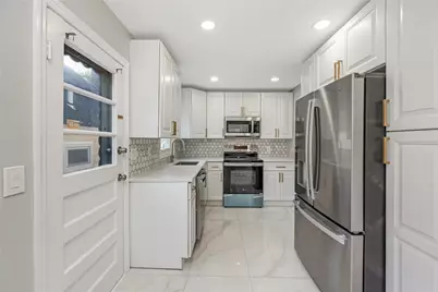 594 Fenworth Boulevard, Franklin Square, NY 11010 - Photo 6